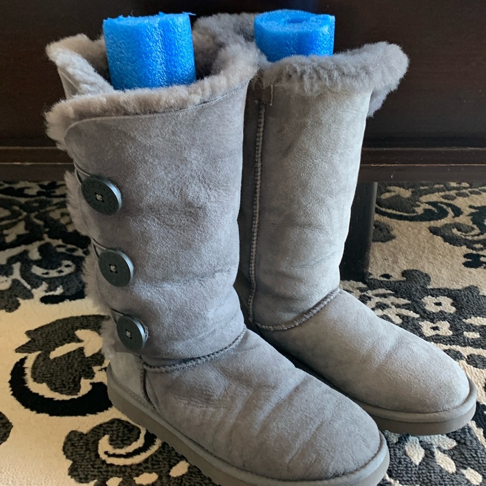 Ugg Bailey Button Triplet Boot Size 7 - image 1